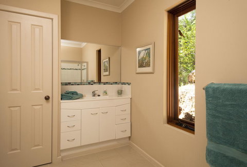 Innisfree Mountain Retreat - Accommodation Mount Tamborine 7