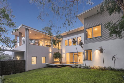 Calm Waters - Accommodation Mount Tamborine 0