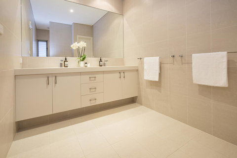 Calm Waters - Accommodation Mount Tamborine 3