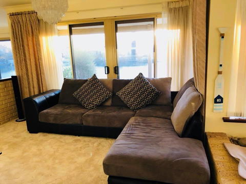 LA ANCHOR ON THE CANALS (MANDURAH) - Accommodation Mount Tamborine 4