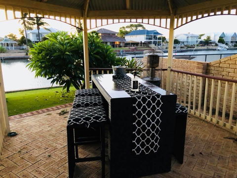LA ANCHOR ON THE CANALS (MANDURAH) - Accommodation Mount Tamborine 9