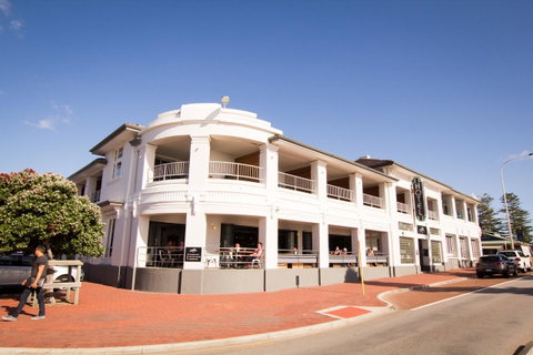 Cottesloe Beach Hotel - Accommodation Mount Tamborine 0