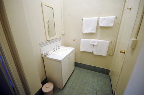 My Place Colonial Accommodation - Accommodation Mount Tamborine 36