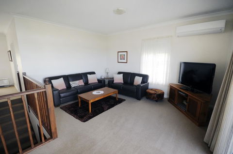 My Place Colonial Accommodation - Accommodation Mount Tamborine 5