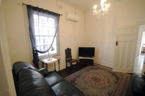 My Place Colonial Accommodation - Accommodation Mount Tamborine 19