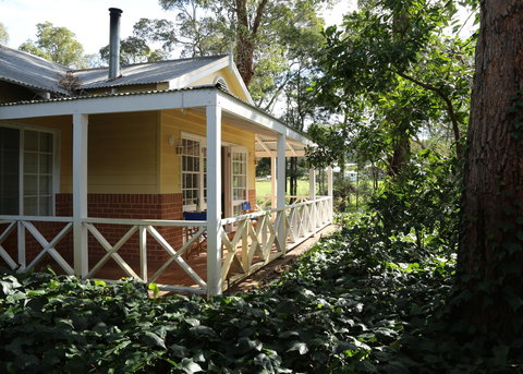 Two Sisters Chalets - Accommodation Mount Tamborine 27