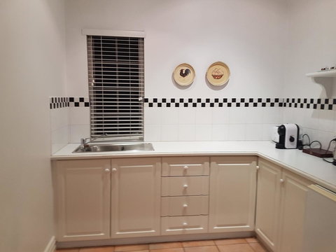 Two Sisters Chalets - Accommodation Mount Tamborine 11