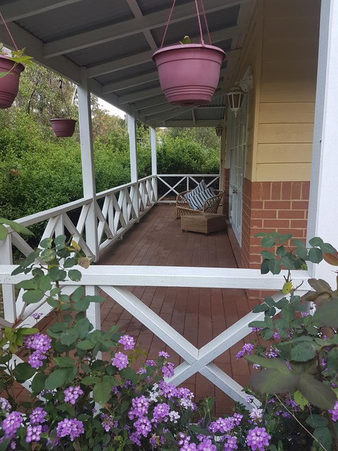Two Sisters Chalets - Accommodation Mount Tamborine 10