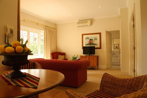 Two Sisters Chalets - Accommodation Mount Tamborine 28