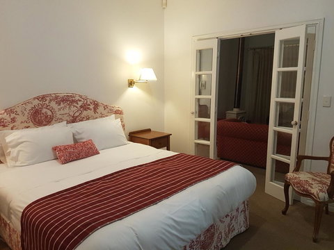 Two Sisters Chalets - Accommodation Mount Tamborine 8