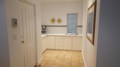 Two Sisters Chalets - Accommodation Mount Tamborine 3