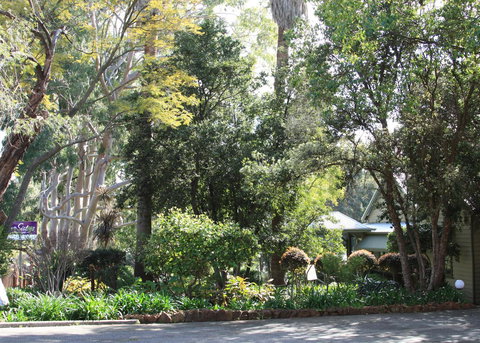 Two Sisters Chalets - Accommodation Mount Tamborine 0