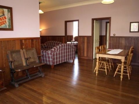 Pemberton Old Picture Theatre Holiday Apartments - Accommodation Mount Tamborine 30