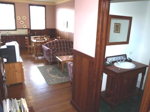Pemberton Old Picture Theatre Holiday Apartments - Accommodation Mount Tamborine 9
