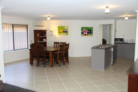 Byford House On The Scarp - Accommodation Mount Tamborine 5