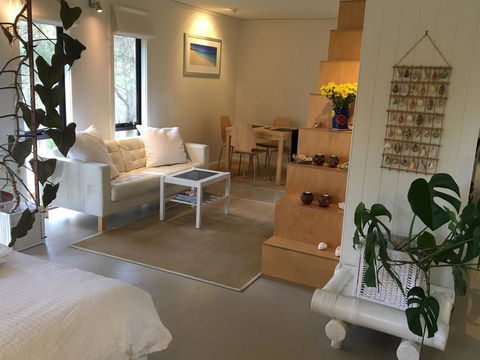 DESIGNER'S STUDIO - Accommodation Mount Tamborine 17