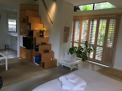 DESIGNER'S STUDIO - Accommodation Mount Tamborine 4