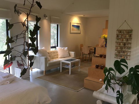 DESIGNER'S STUDIO - Accommodation Mount Tamborine 15