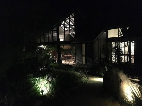 DESIGNER'S STUDIO - Accommodation Mount Tamborine 3