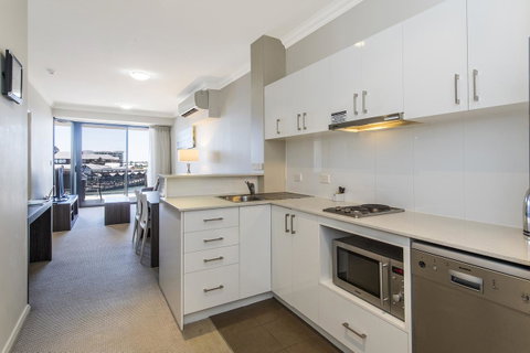 Dolphin Quay Apartments - Accommodation Mount Tamborine 35