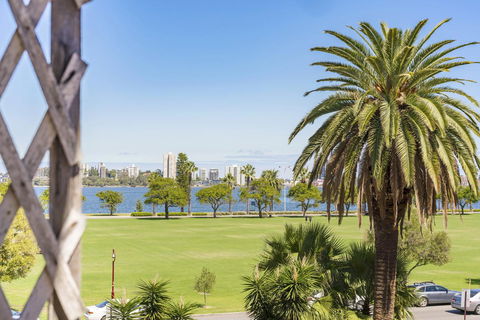 Light Bright, Quality River Views! Free Parking - Accommodation Mount Tamborine 16
