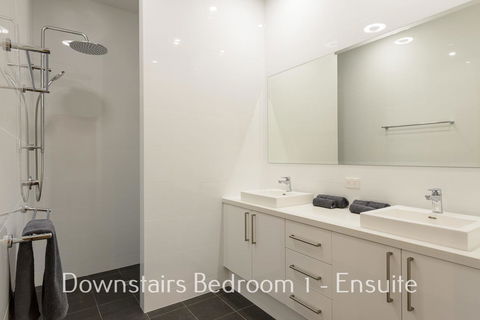 32 Corella Court - Accommodation Mount Tamborine 8