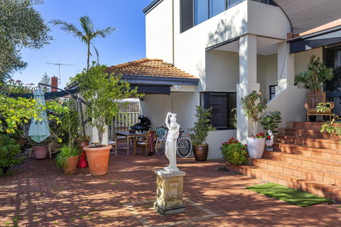 Como Executive Apartment - Accommodation Mount Tamborine 16