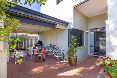 Como Executive Apartment - Accommodation Mount Tamborine 2