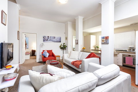 Como Executive Apartment - Accommodation Mount Tamborine 5