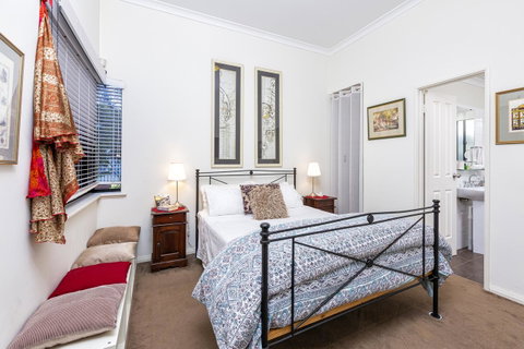 Como Executive Apartment - Accommodation Mount Tamborine 6