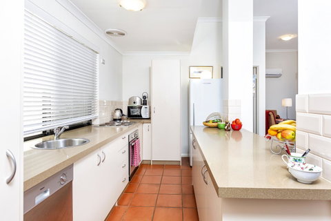 Como Executive Apartment - Accommodation Mount Tamborine 8