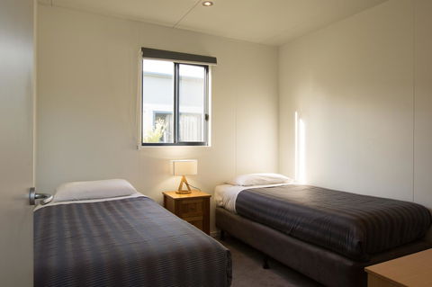 Swansea Beach Chalets - Accommodation Mount Tamborine 3