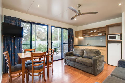 Swansea Beach Chalets - Accommodation Mount Tamborine 12