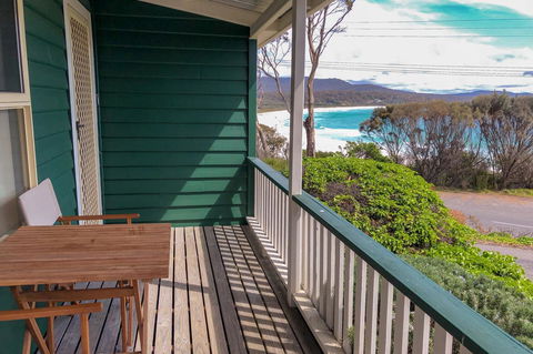 BINALONG BEACH COTTAGE Beachfront At Bay Of Fires Next To Restaurant - Accommodation Mount Tamborine 14