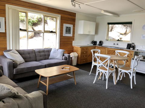 BINALONG BEACH COTTAGE Beachfront At Bay Of Fires Next To Restaurant - Accommodation Mount Tamborine 2