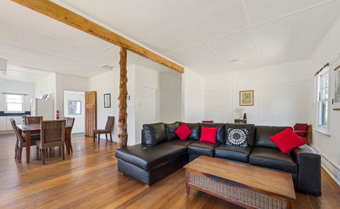 Giants Table And Cottages - Accommodation Mount Tamborine 9