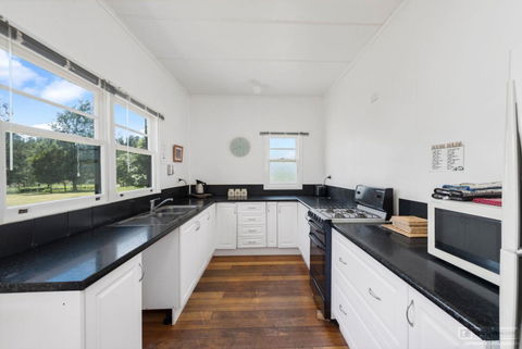 Giants Table And Cottages - Accommodation Mount Tamborine 28
