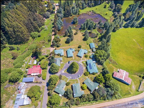 Giants Table And Cottages - Accommodation Mount Tamborine 0
