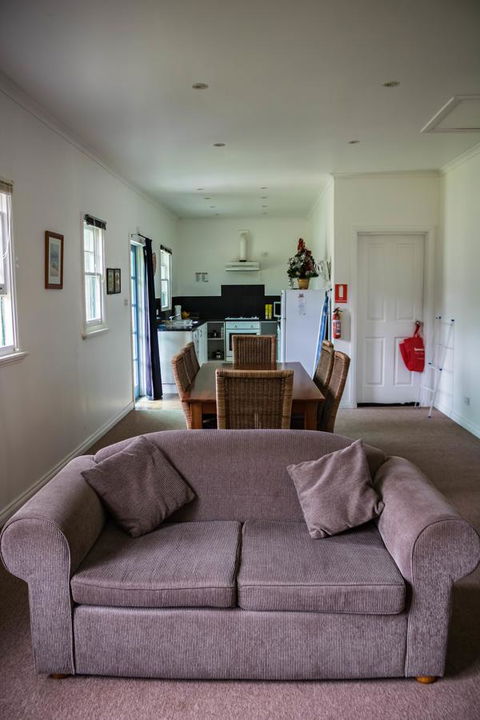 Giants Table And Cottages - Accommodation Mount Tamborine 5