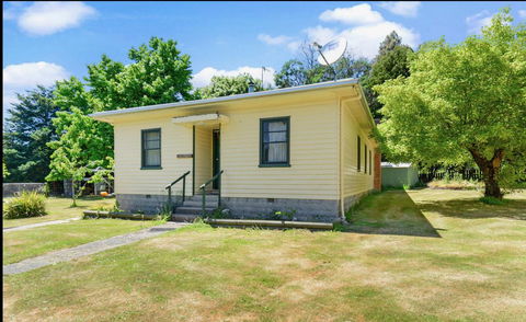 Giants Table And Cottages - Accommodation Mount Tamborine 2