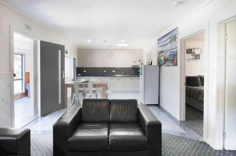 Georges Bay Apartments - Accommodation Mount Tamborine 34