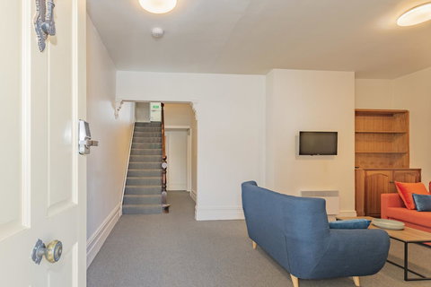 4 Bedroom House - Hobart CBD - Free Parking - Free WIFI - Accommodation Mount Tamborine 21