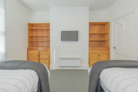 4 Bedroom House - Hobart CBD - Free Parking - Free WIFI - Accommodation Mount Tamborine 15