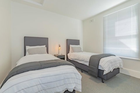 4 Bedroom House - Hobart CBD - Free Parking - Free WIFI - Accommodation Mount Tamborine 23