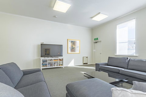 4 Bedroom House - Hobart CBD - Free Parking - Free WIFI - Accommodation Mount Tamborine 20