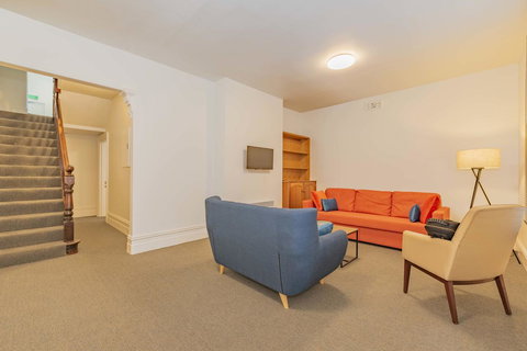 4 Bedroom House - Hobart CBD - Free Parking - Free WIFI - Accommodation Mount Tamborine 6