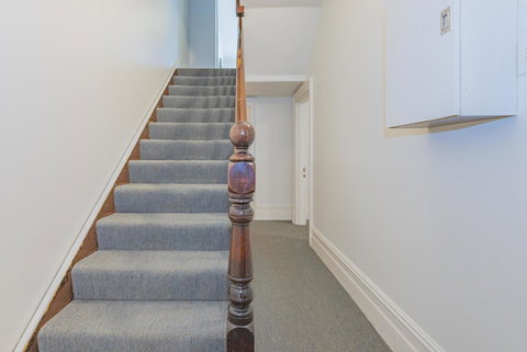 4 Bedroom House - Hobart CBD - Free Parking - Free WIFI - Accommodation Mount Tamborine 7