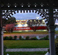 Riverbank villa - 4 bedroom house villa - Accommodation Mount Tamborine