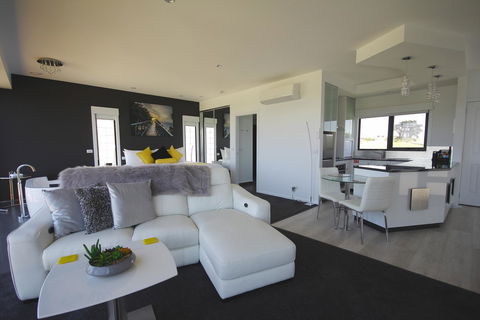Horizon Deluxe Apartments - Accommodation Mount Tamborine 1