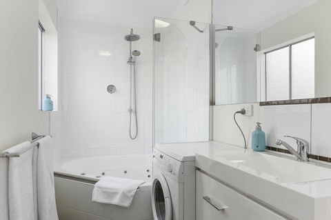 Trinity Hill Apartments - Accommodation Mount Tamborine 2